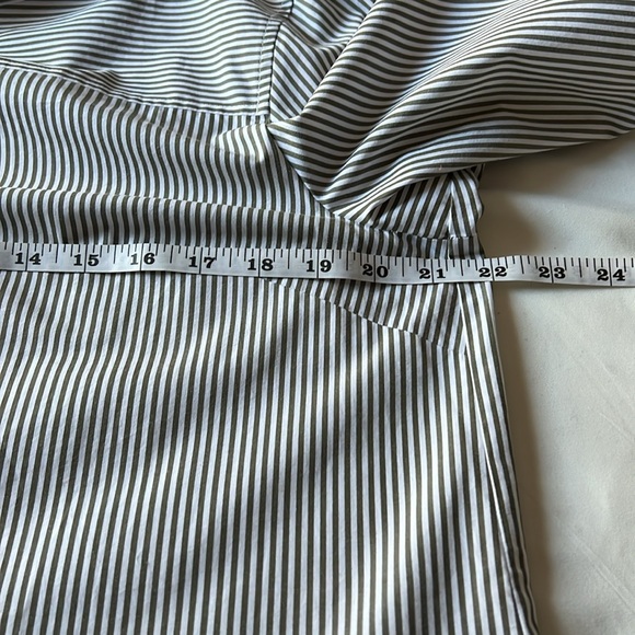 J. Crew Womens Funnelneck Striped Shirt Sz 12 Black & White Long Sleeve High Low - Picture 10 of 14